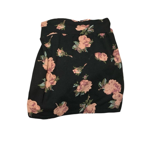 Aritzia Dresses & Skirts - Aritzia Talula Floral Bodycon Mini Skirt